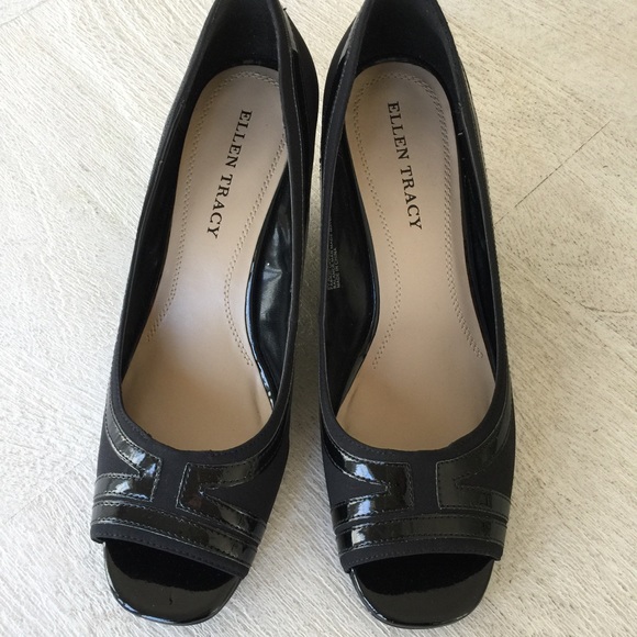 Ellen Tracy Black Shoes. Heel 2" NEW!!