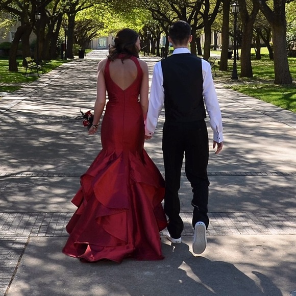 red prom dress - Picture 3 of 4