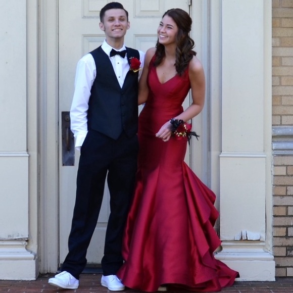 red prom dress - Picture 4 of 4