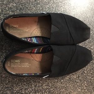 Black on black TOMS