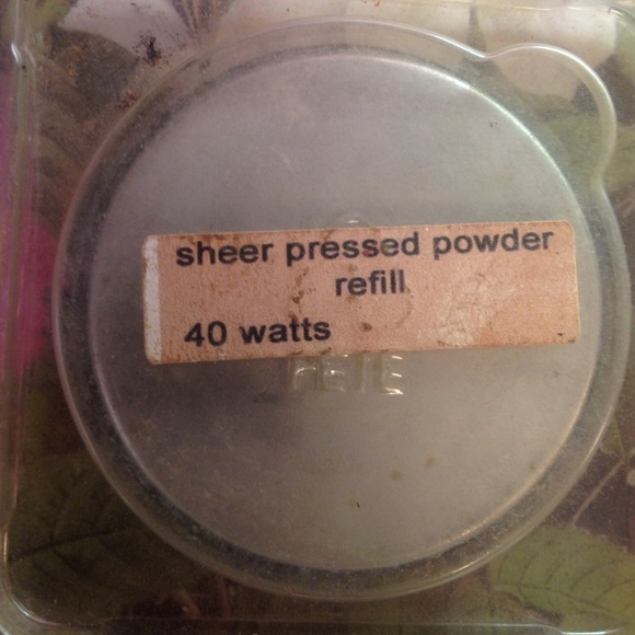 Stila illuminating powder REFILL 40 watts