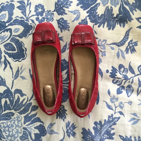 Red flat shoes with gold stripe on the heels!