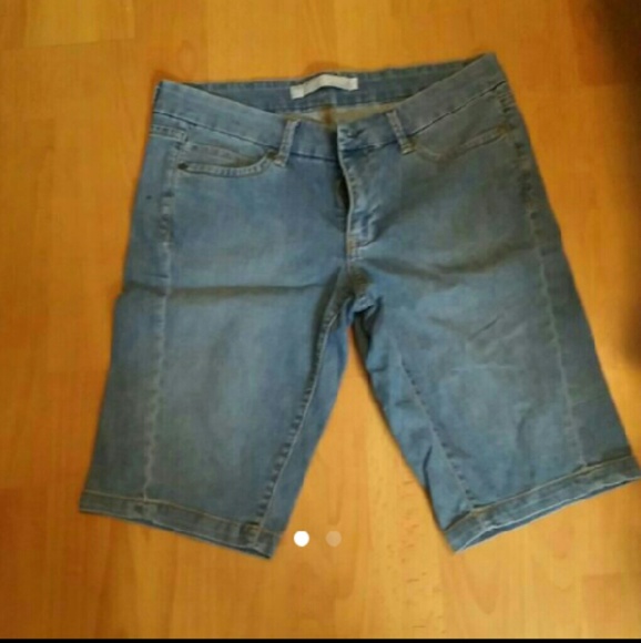 Women shorts size 8