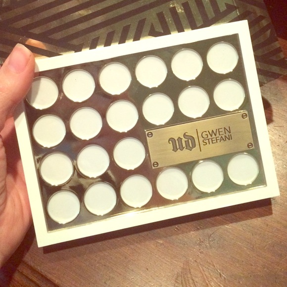 Gwen Stefani Blush palette. Urban Decay.