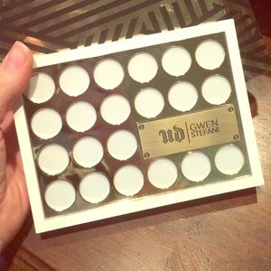 Gwen Stefani Blush palette. Urban Decay.