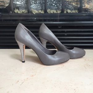 🚫SOLD🚫Grey Pumps