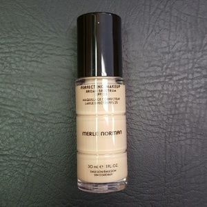 Perfecting liquid foundation in Alabaster Beige