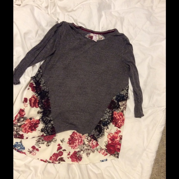 Gray shirt with cute back