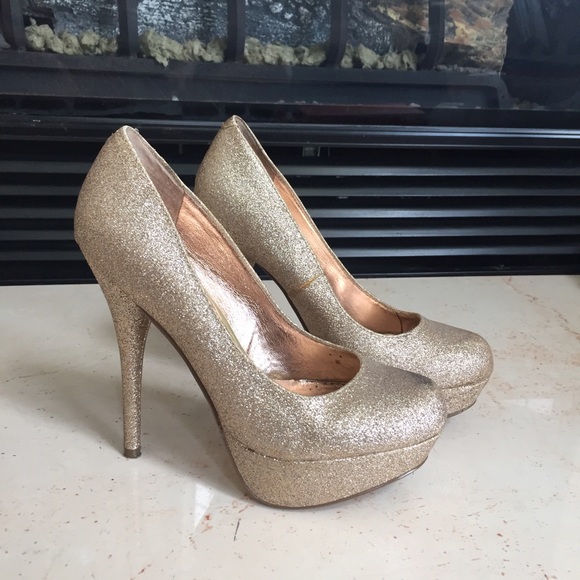 ✨🚫SOLD🚫 Gold Glitter Pumps ✨