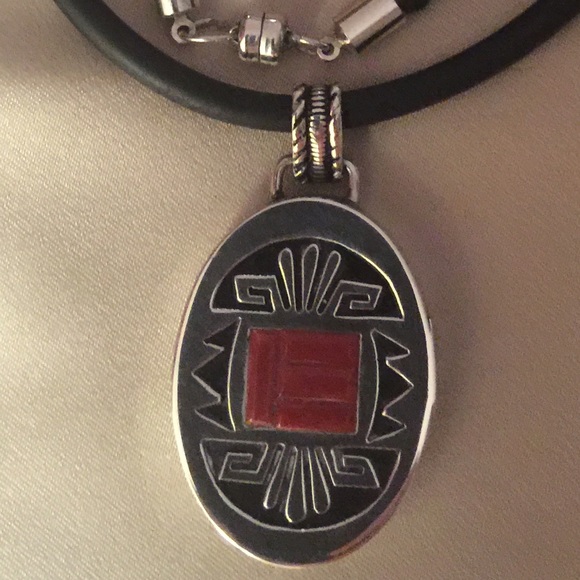 NAVAJO PENDANT INLAID TURQUOISE, ONXY, CORAL & STERLING SIGNED BY ARTIST - Picture 4 of 4