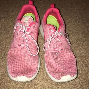 women's Nike roshes