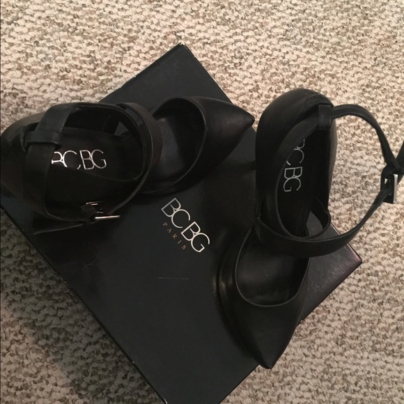 BCBG 8 1/2 everyday black heels. - Picture 2 of 3