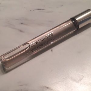 Viktor & Rolf FLOWERBOMB roll-on perfume