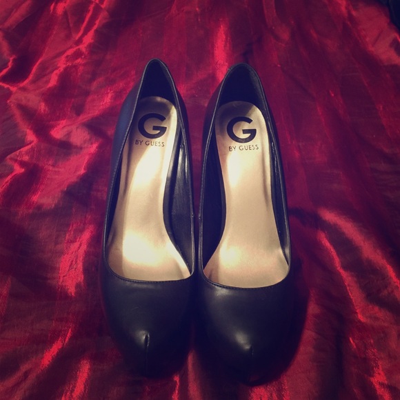 Black Guess Pumps