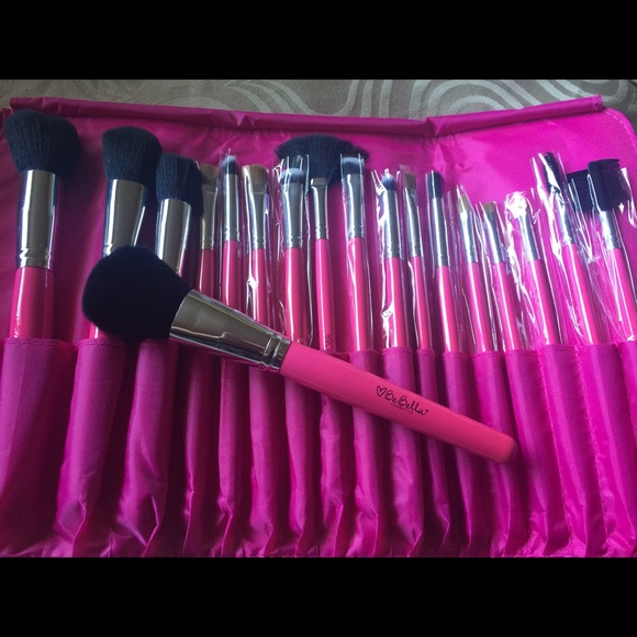 Makeup brushes