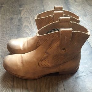 Roxy boots!