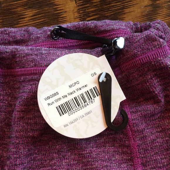Lululemon run with me neck warmer NWT - Picture 2 of 4