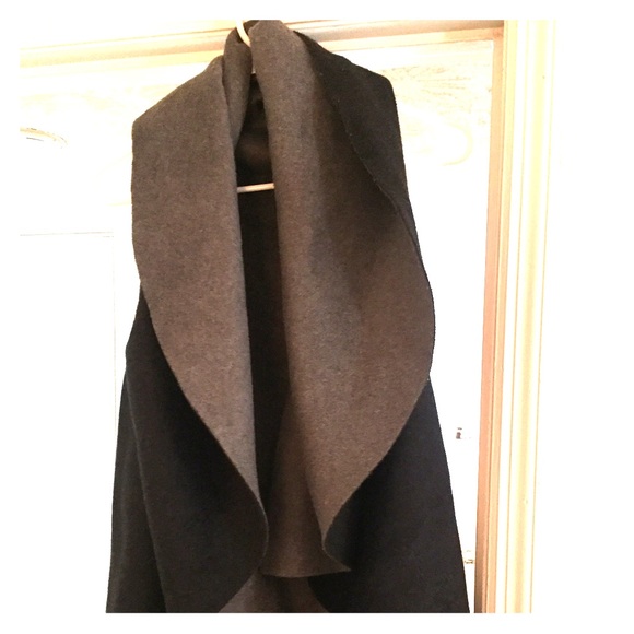 Steve Madden capelet/shaw