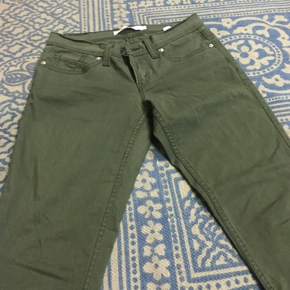 Olive green Levis - Picture 3 of 3
