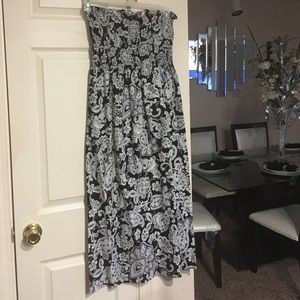 Black and white design strapless maxi