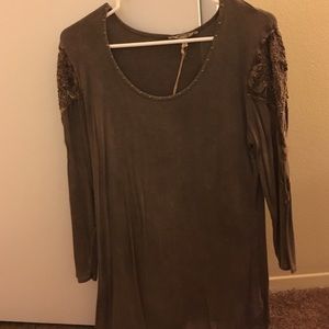Cute bke top with sheer sleeves