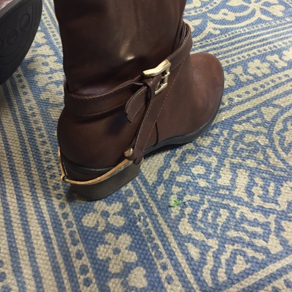 Brown knee high boots - Picture 3 of 3