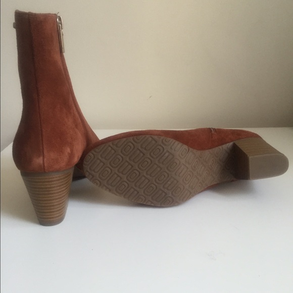 Bandolino Brown Suede Booties - Picture 3 of 4