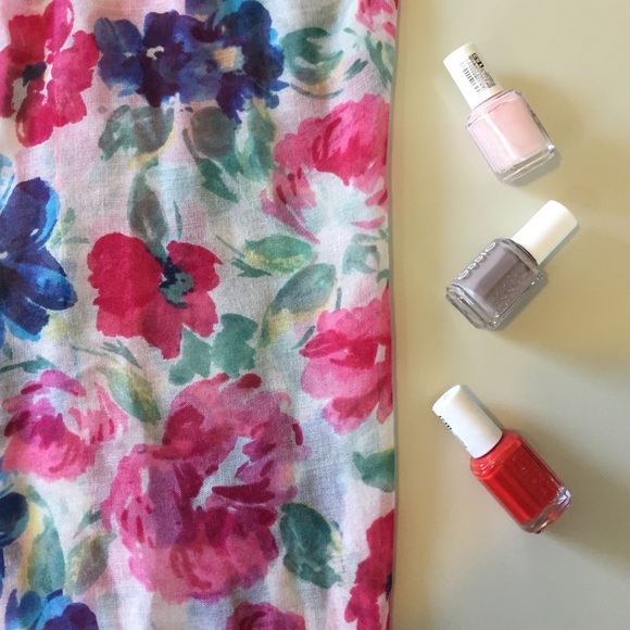 🚫SOLD 🌸 Floral Scarf