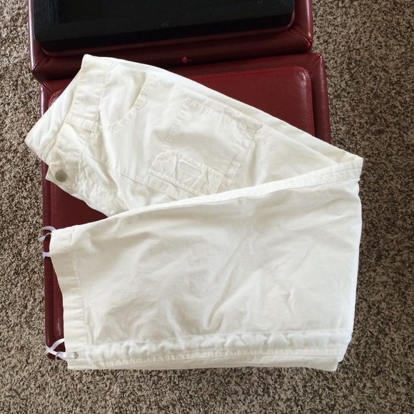 Express tie-bottom capris