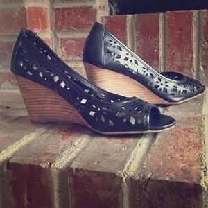 Merona wedges with cute cut-out design!