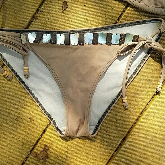 $120 ABERCROMBIE SHELL bikini b cup medium - Picture 2 of 4