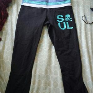 25 on merc Lululemon crop pants