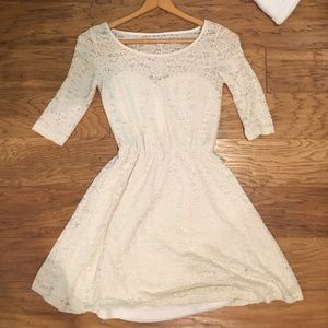 WHOLE CLOSET SALE🎉🎉 white LACE peplum DRESS🐚🌸