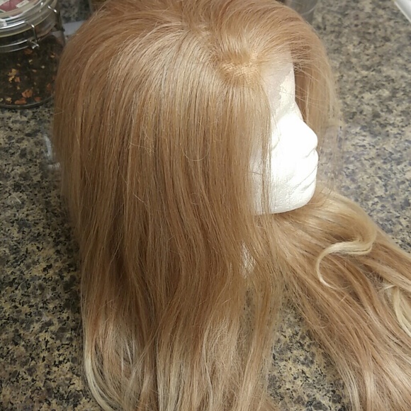**Sold**New Beautiful blonde lace front - Picture 2 of 4