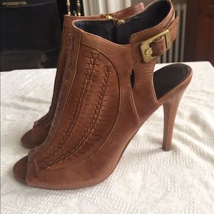 Beautifully detailed Vince Camuto leather opentoes