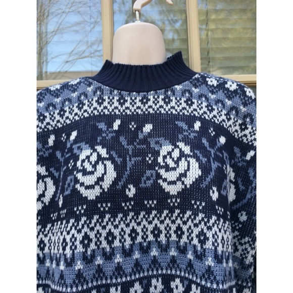 🚫 SOLD 🚫Gorgeous blue and white vintage sweater - Picture 2 of 4
