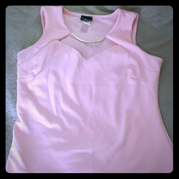 Pink sleeveless top with metal vand