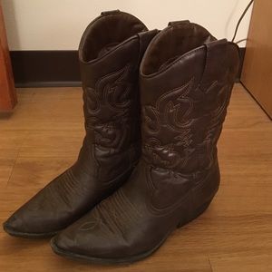 Cowboy boots size 8, used with life left!