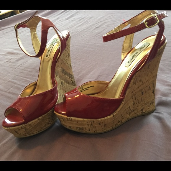 Steve Madden Red wedges