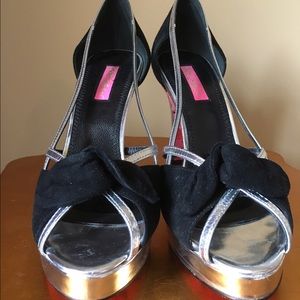 Betsey Johnson Black & Silver Vero Cuoio Heel s8.5