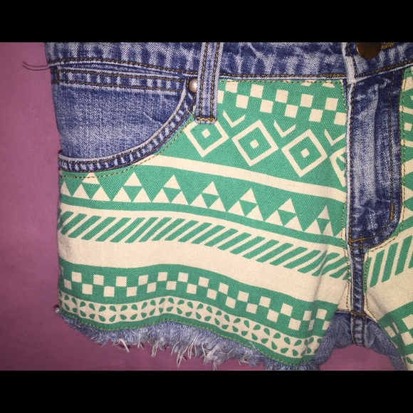 Aztec patch vintage customized shorts - Picture 2 of 2