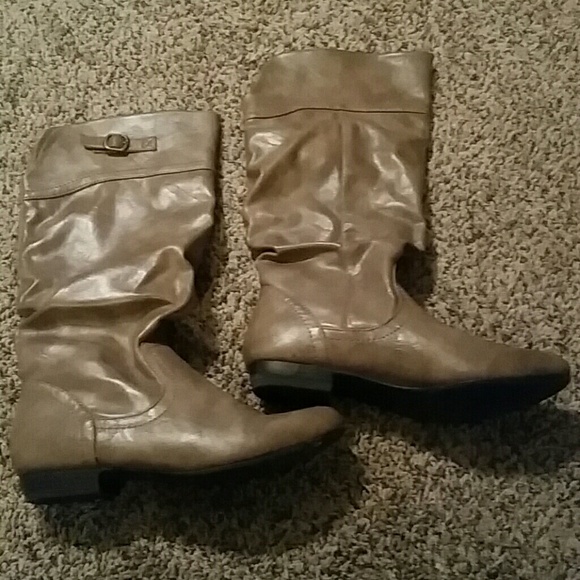 Great pair of like new boots!!