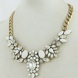 🎯WEEKEND SALE!!Classy Gorgeous Statement Necklace