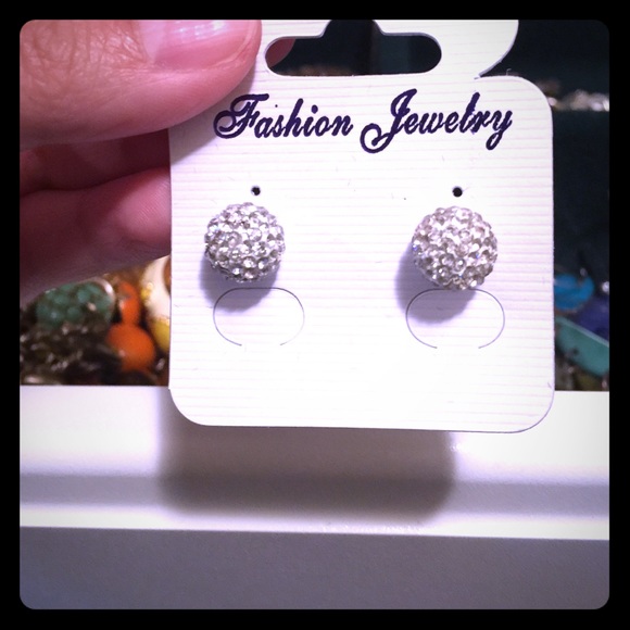 New round sparkly earrings