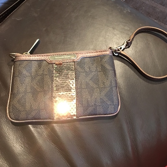 Michael Kors Handbags - Gently used Michael kors wristlet