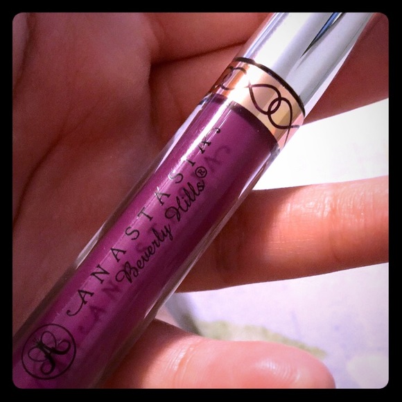 Anastasia liquid lipstick in "vintage"