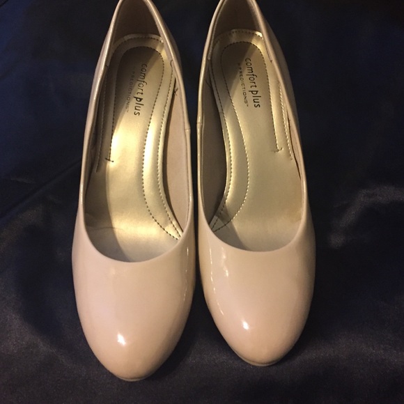 Beige pumps, size 8.5 w/ 3 inch heel.