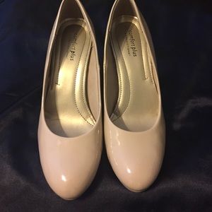 Beige pumps, size 8.5 w/ 3 inch heel.