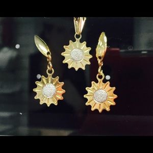 💖💖Beauty&Quality 18k Gold Triple Layered Set🛍🛍