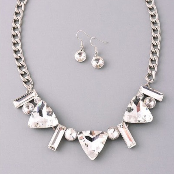 Clear stone necklace set